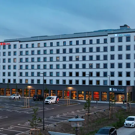 Ibis Budget Airport מלון *