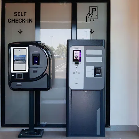 Ibis Budget Airport * ברלין